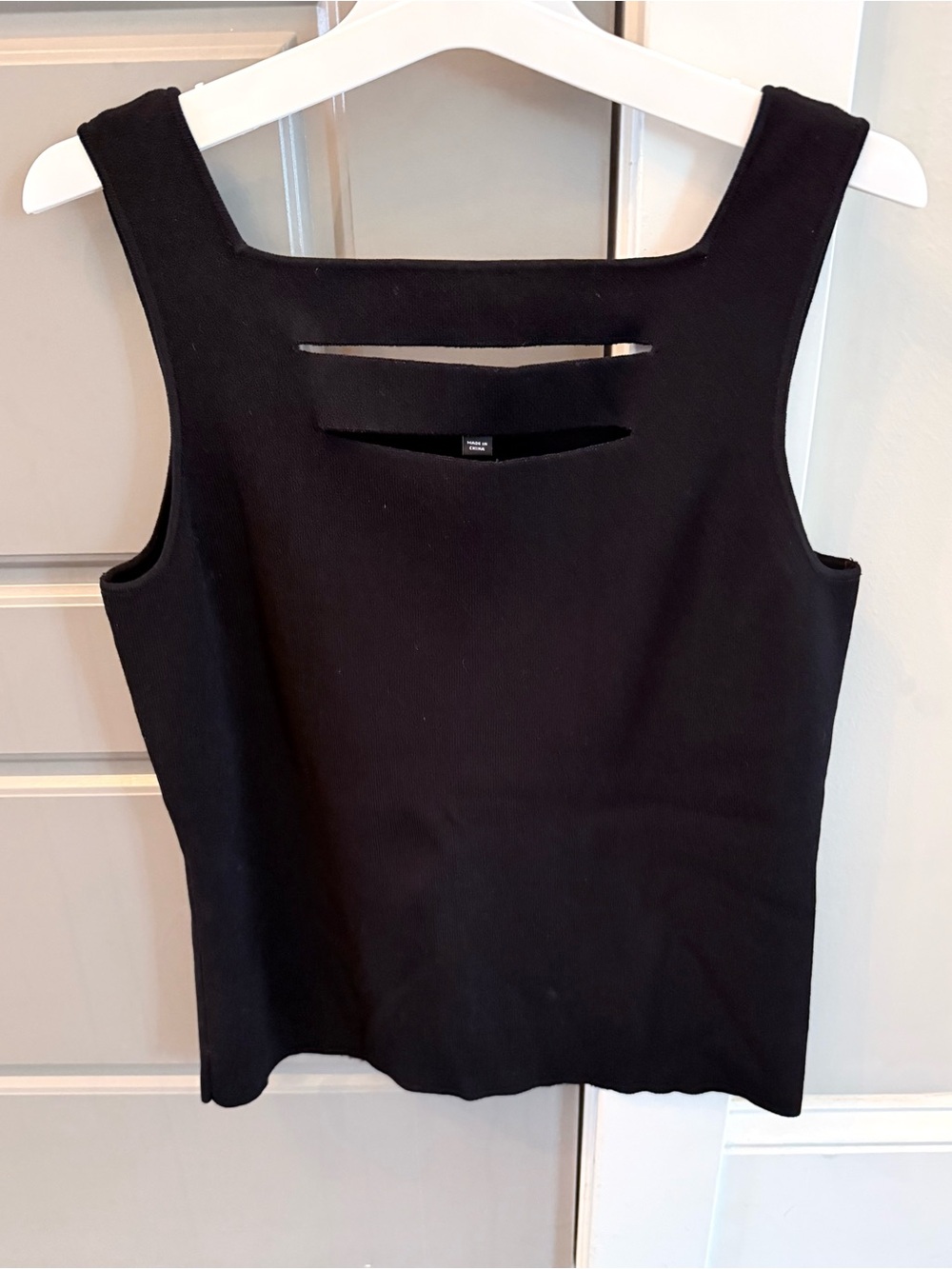 Carlisle / Women’s Black Cutout Tank Top